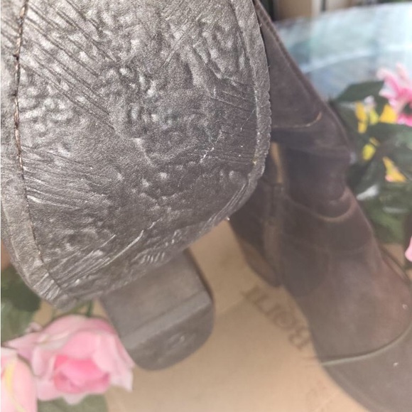 Born Loreza Brown Rustic Leather Boots - Picture 6 of 8